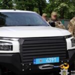 Поліція Дніпропетровщини отримала п’ять пікапів для антидронового загону батальйону поліції особливого призначення