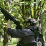 Мисливці за ворожими дронами: поліцейські антидронові групи працюють у прифронтовому Нікополі