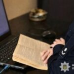За незаконне зберігання наркотиків дізнавачі Дніпра повідомили про підозру 19-річному хлопцю