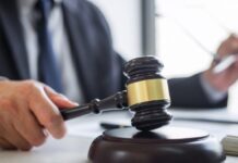 Майже 1 млн грн збитків: у Дніпрі судитимуть приватного нотаріуса за незаконне переоформлення нерухомості