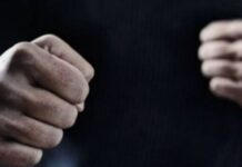 У Солоному на території ліцею двоє чоловіків побили 17-річного хлопця: розпочато провадження