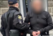 Розбивав скло та викрадав майно: у Дніпрі затримали серійного крадія з транспортних засобів