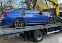У Дніпрі патрульні затримали блогера Тимофія Кучера, який катався містом без прав за кермом BMW