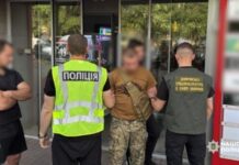 Вимагали 100 тисяч гривень неправомірної вигоди у підлеглого за «безперешкодне» проходження служби: на Дніпропетровщині поліція викрила військовослужбовців