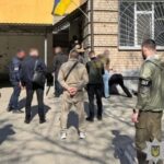 Вимагав 1500 доларів США: на Дніпропетровщині правоохоронці викрили посадовця ТЦК на одержанні хабара