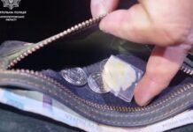 В Дніпрі під час комендантської години патрульні виявили наркотики у пасажира авто