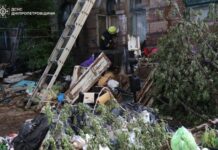 У центрі Дніпра горіла покинута будівля: пожежу гасили майже чотири години