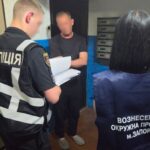 У Запоріжжі таблички для укриттів закупили майже вдвічі дорожче: експосадовцю повідомили про підозру