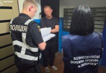У Запоріжжі таблички для укриттів закупили майже вдвічі дорожче: експосадовцю повідомили про підозру