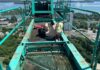 У Дніпрі рятувальники зняли травмованого чоловіка зі 100-метрового будівельного крану