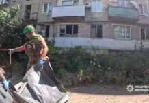 До останнього відмовлялися виїжджати: «Білі янголи» евакуювали тіла померлих мешканців із зруйнованої Просяної на Дніпропетровщині