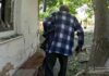 Правоохоронці Запоріжжя евакуювали з-під обстрілів двох маломобільних чоловіків
