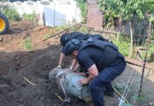 Біля житлового будинку в Запоріжжі виявили 500-кілограмову авіабомбу: сапери ДСНС знешкодили боєприпас (ВІДЕО)