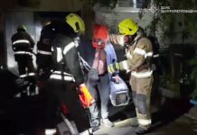 У Павлограді під час пожежі в багатоповерхівці рятувальники евакуювали сімох людей