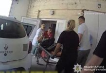 Поліцейські Марганця врятували тяжкопоранену жінку після атаки ударного БпЛА: деталі