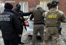 Збували наркотики серед цивільних та військових: на Дніпропетровщині судитимуть організовану групу
