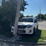 У Дніпрі 20-річна водійка Lexus без прав врізалася у стовп: подробиці ДТП