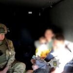 Після сильного обстрілу та отриманих поранень родина зважилася виїхати з Нікополя: «Білий янгол» евакуював матір з двома дітьми