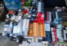 Підпільні цехи та контрафакт на 50 млн грн: у Кривому Розі 13 осіб обвинувачують у незаконному виробництві цигарок та алкоголю