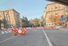 У центрі Дніпра перекрили рух через ремонт трамвайних колій