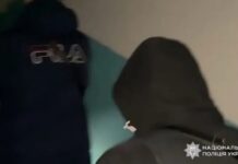 У Кривому Розі двоє чоловіків вкрали горілку та цигарки з кіоску
