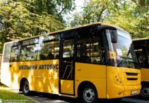 В Дніпропетровській області школам передали ще п’ять нових автобусів