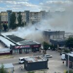 На Лівобережжі Кам’янського загорілися торгові павільйони: район затягнуло димом