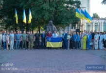 У Кам’янському до Дня Незалежності поклали квіти до пам’ятника Шевченку