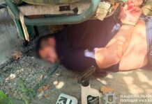 У Павлограді поліцейські затримали двох чоловіків за підозрою у вимаганні 5 тисяч доларів та двох автомобілів