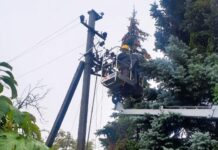 На Дніпропетровщині через негоду без світла залишаються 23 тисячі споживачів