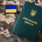 Українців віком від 60 років автоматично виключатимуть із військового обліку: у Міноборони пояснили нюанси