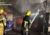 У Запоріжжі під час пожежі ледь не загинув чоловік та вигоріли вщент 2 автомобілі
