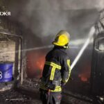 У Запоріжжі під час пожежі ледь не загинув чоловік та вигоріли вщент 2 автомобілі