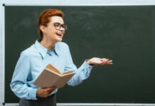 Із 1 вересня зарплати педагогів зростуть на 20%