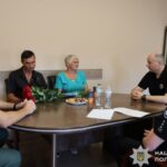 У Дніпрі матері загиблого поліцейського передали його посмертну нагороду