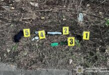 У Дніпрі двоє чоловіків побили військового та відібрали сумку з грошима