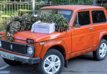 У Кам’янському передали автомобіль військовим на Покровський напрямок