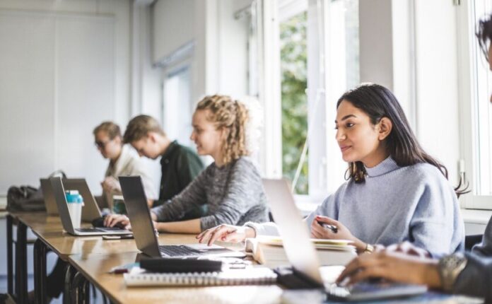 studenti-osvita-noutbuk-gettyimages-1252668228-2b5fd217c4688f78eb6f8f7751d0d7b3-1300x820