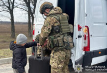 Захищати життя під загрозою FPV та артилерії: «Білі Янголи» за рік евакуювали з Нікопольщини 445 людей