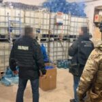 Розбавляли водою спирт та продавали: у Дніпрі затримали п’ятьох учасників організованої групи