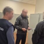 Розбій на суму понад 3 млн грн у криптовалюті та готівці: на Дніпропетровщині затримали трьох поліцейських, двоє з яких обіймають керівні посади