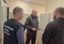 Розбій на суму понад 3 млн грн у криптовалюті та готівці: на Дніпропетровщині затримали трьох поліцейських, двоє з яких обіймають керівні посади