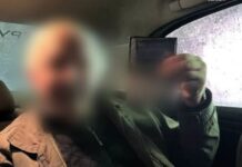 У Дніпрі чоловік загубив документи на зупинці: патрульні розшукали власника втрачених речей