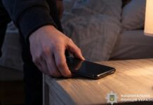 У Дніпрі 19-річний хлопець попросився на ночівлю й обікрав господарку